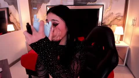 susanvilla online show from 12/02/25, 08:04