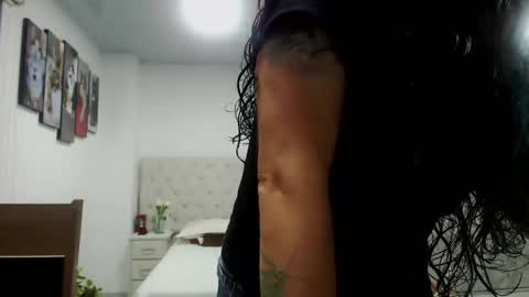 Snapshot of susi_bluee chatting on 04/25/26, 02:14 Susi online show from 04/25/26, 02:14