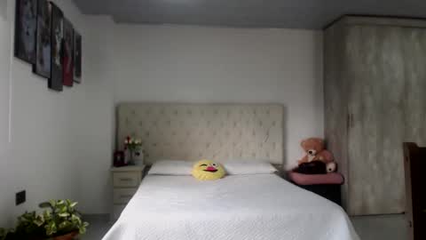 Snapshot of susi_bluee chatting on 04/25/26, 09:34 Susi online show from 04/25/26, 09:34