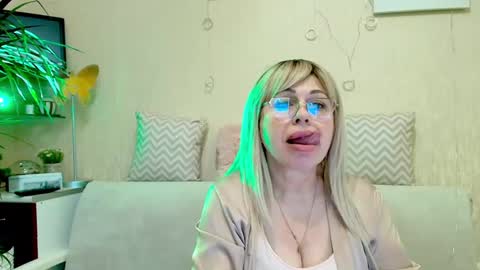 SusieNoreen online show from 03/07/25, 02:04
