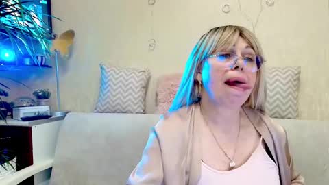 SusieNoreen online show from 03/07/25, 05:08