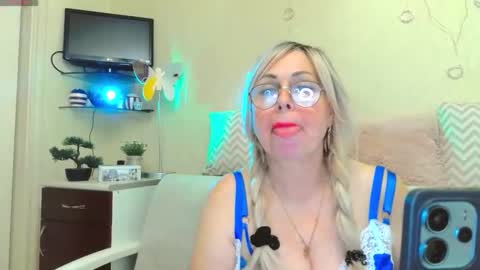 SusieNoreen online show from 10/09/25, 08:01