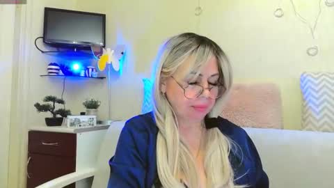 SusieNoreen online show from 10/12/25, 07:40