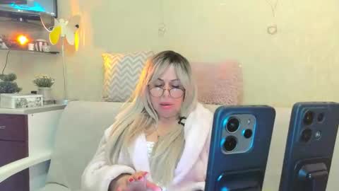 SusieNoreen online show from 10/25/25, 11:29