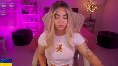 Snapshot of susiewood chatting on 04/15/26, 09:59 Susie online show from 04/15/26, 09:59