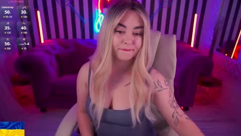 Snapshot of susiewood chatting on 04/22/26, 08:10 Susie online show from 04/22/26, 08:10