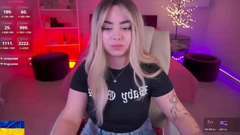 Snapshot of susiewood chatting on 04/23/26, 09:28 Susie online show from 04/23/26, 09:28