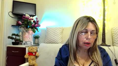 SusiexNoreen online show from 05/17/26, 01:47