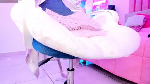 Sussan Nicole  online show from 02/03/25, 12:25