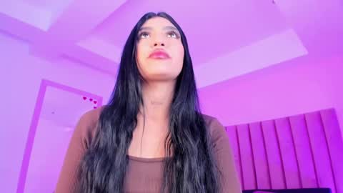 Sussan Nicole  online show from 10/01/25, 12:11