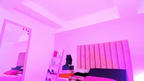 Snapshot of sussan_nicolle1 chatting on 11/04/25, 12:48 Sussan Nicole online show from 11/04/25, 12:48