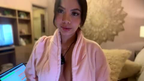 Snapshot of sussanf_ chatting on 06/05/26, 01:23 Susy online show from 06/05/26, 01:23