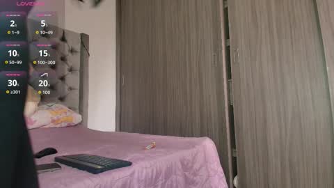 Snapshot of sussidream chatting on 10/12/25, 09:36 Andrea online show from 10/12/25, 09:36