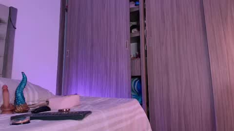 Snapshot of sussidream chatting on 04/18/26, 12:25 Andrea online show from 04/18/26, 12:25