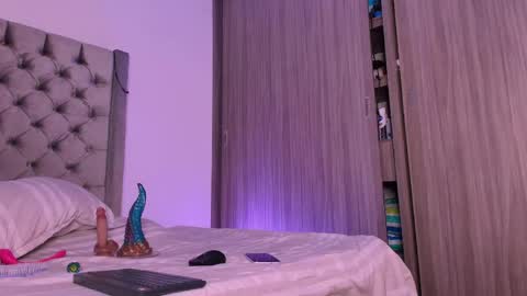 Snapshot of sussidream chatting on 04/21/26, 01:42 Andrea online show from 04/21/26, 01:42