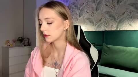 Snapshot of susyschuerholz chatting on 10/28/25, 04:20 Jessica online show from 10/28/25, 04:20