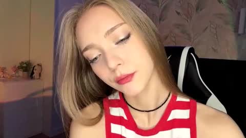 Snapshot of susyschuerholz chatting on 11/09/25, 04:16 Jessica online show from 11/09/25, 04:16