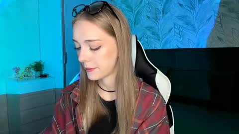 Snapshot of susyschuerholz chatting on 11/10/25, 05:34 Jessica online show from 11/10/25, 05:34