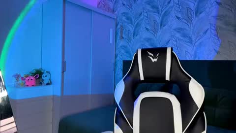 Snapshot of susyschuerholz chatting on 11/12/25, 05:24 Jessica online show from 11/12/25, 05:24