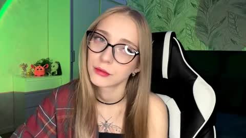 Snapshot of susyschuerholz chatting on 11/15/25, 05:09 Jessica online show from 11/15/25, 05:09