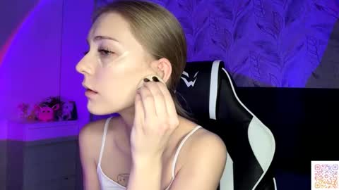 Snapshot of susyschuerholz chatting on 11/16/25, 05:07 Jessica online show from 11/16/25, 05:07