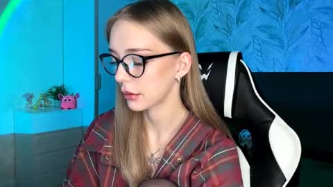 Snapshot of susyschuerholz chatting on 11/23/25, 05:24 Jessica online show from 11/23/25, 05:24