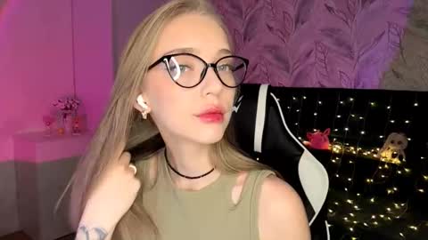 Snapshot of susyschuerholz chatting on 12/03/25, 07:23 Jessica online show from 12/03/25, 07:23