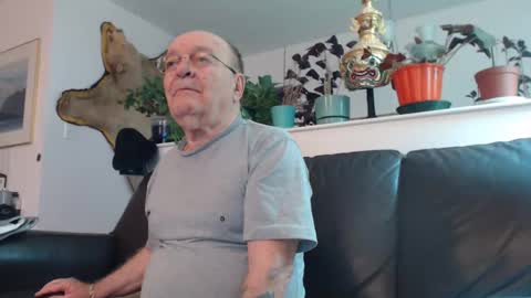 Snapshot of suv1 chatting on 12/25/24, 05:58 Otto online show from 12/25/24, 05:58