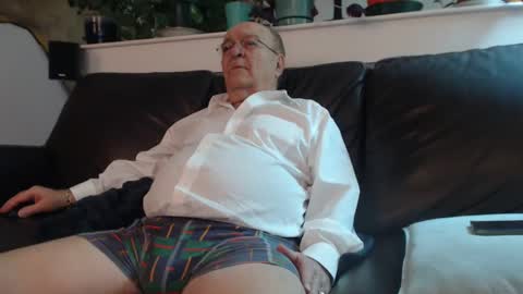 Snapshot of suv1 chatting on 01/16/25, 05:32 Otto online show from 01/16/25, 05:32