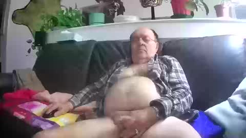 Snapshot of suv1 chatting on 10/17/25, 07:55 Otto online show from 10/17/25, 07:55