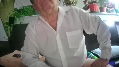 Snapshot of suv1 chatting on 12/03/25, 05:04 Otto online show from 12/03/25, 05:04