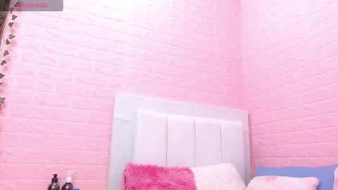 suzan_30 online show from 04/19/26, 07:27