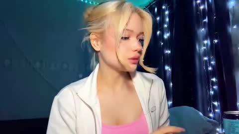Snapshot of suzannabarmes chatting on 03/19/26, 08:46 Stacy online show from 03/19/26, 08:46