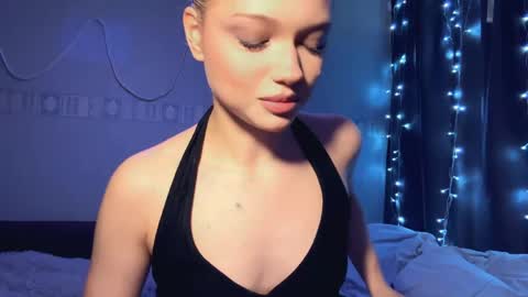 Snapshot of suzannabarmes chatting on 04/19/26, 03:39 Stacy online show from 04/19/26, 03:39