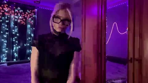 Snapshot of suzannabarmes chatting on 05/01/26, 09:19 Stacy online show from 05/01/26, 09:19
