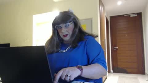 Snapshot of suzannebanci chatting on 04/17/26, 03:48 My name is Sissy or more fully Suzanna Aprilia Maria Mariquita Catarina Chinita Banci. Soy una puta - que chimba ladybug online show from 04/17/26, 03:48