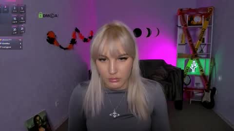 Snapshot of suzi_love chatting on 10/21/25, 12:22 suzi_love online show from 10/21/25, 12:22