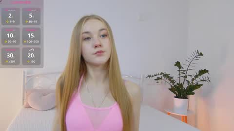 Suzi online show from 10/03/25, 01:30