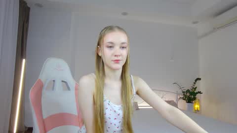 Suzi online show from 11/30/25, 02:10