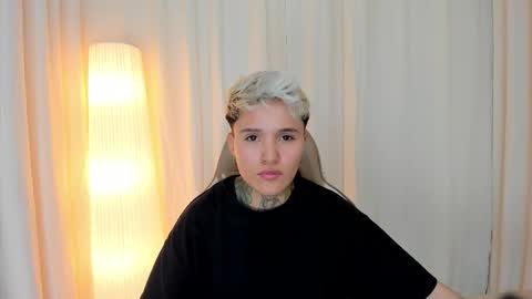 suzu_wolf online show from 10/15/25, 04:12