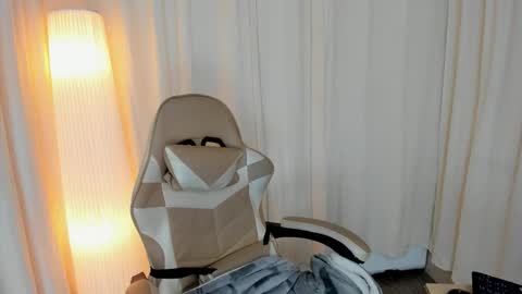 suzu_wolf online show from 10/16/25, 06:36