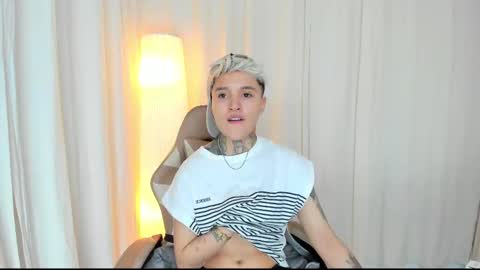 suzu_wolf online show from 10/24/25, 04:53