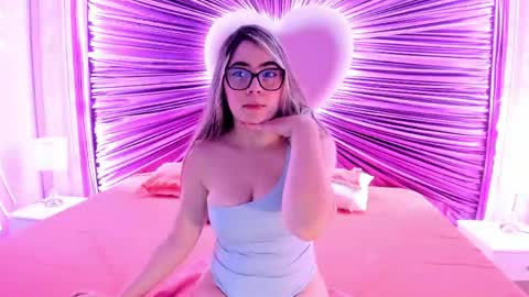 Snapshot of suzylee_ chatting on 04/26/26, 03:37 suzylee_ online show from 04/26/26, 03:37