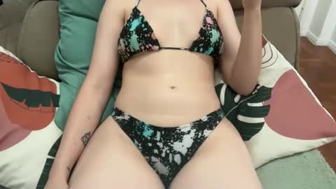 Snapshot of suzysummerrrrrrrrr chatting on 12/17/25, 08:15 The real sugar baby Suzy Summer online show from 12/17/25, 08:15