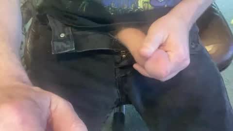 Snapshot of svscruz831 chatting on 01/06/25, 06:31 VersDad55 online show from 01/06/25, 06:31