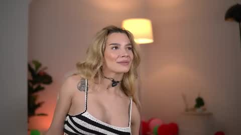 Snapshot of svveetluna chatting on 06/22/26, 03:25 SweetLuna online show from 06/22/26, 03:25