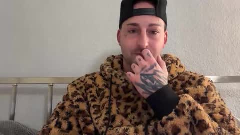 Snapshot of sw0osh chatting on 12/15/25, 10:14 sw0osh online show from 12/15/25, 10:14