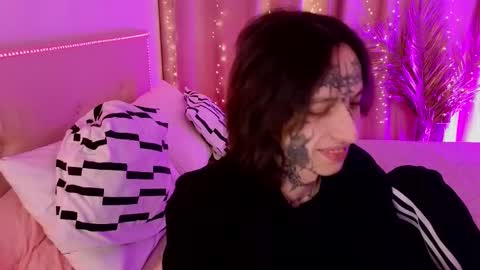 Snapshot of swagamee chatting on 03/25/26, 04:02 Eric online show from 03/25/26, 04:02