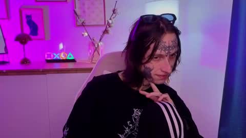 Snapshot of swagamee chatting on 04/10/26, 01:05 Eric online show from 04/10/26, 01:05