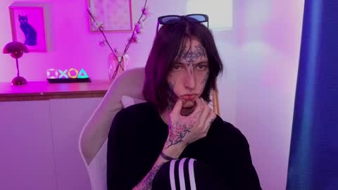 Snapshot of swagamee chatting on 04/11/26, 01:37 Eric online show from 04/11/26, 01:37